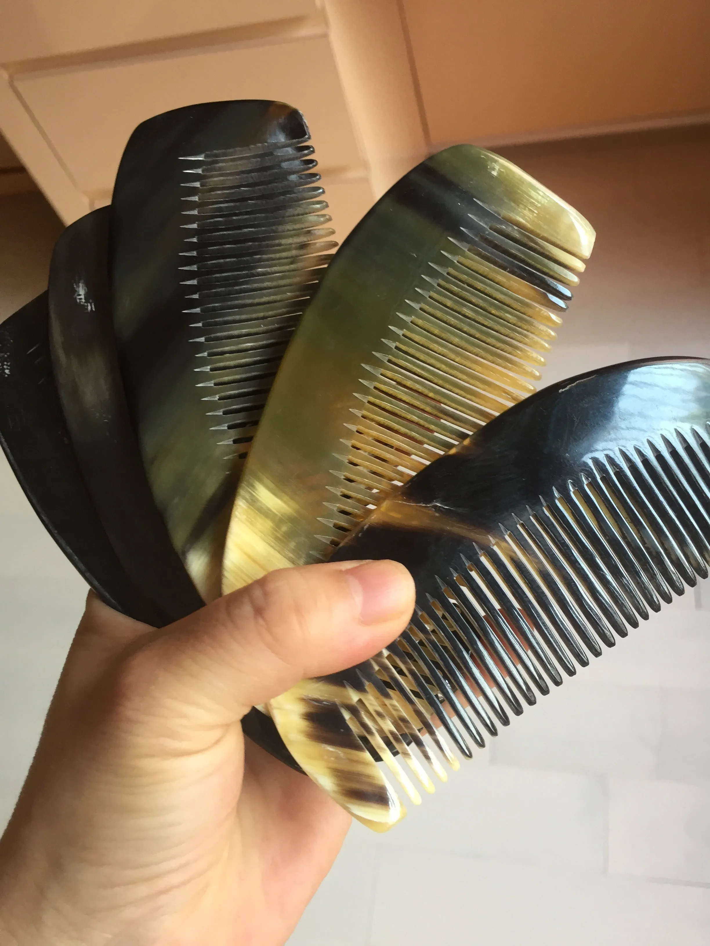 11x5cm 100% Natural black yellow Buffalo Horn Comb XY107