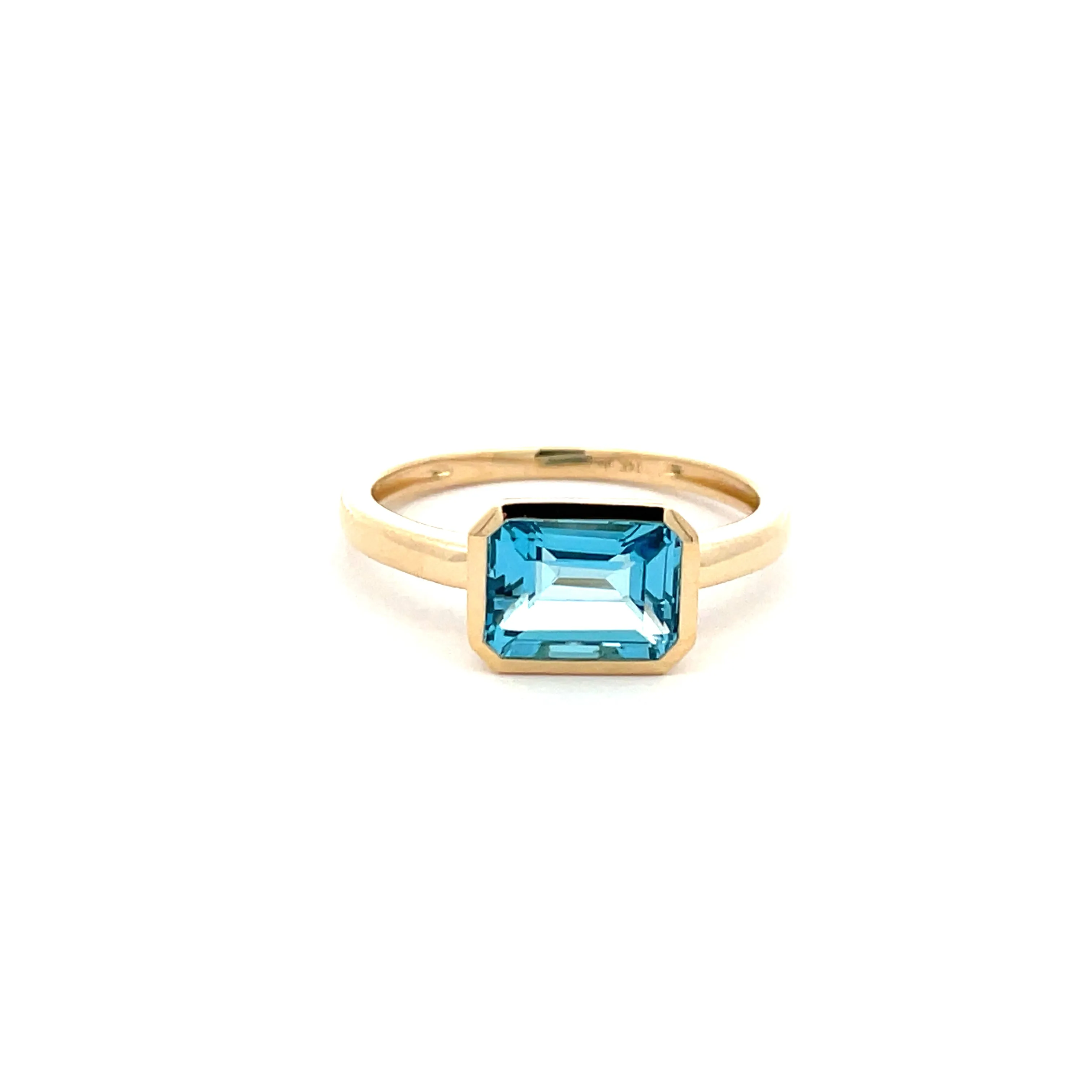 14 Karat Yellow Gold Blue Topaz Ring