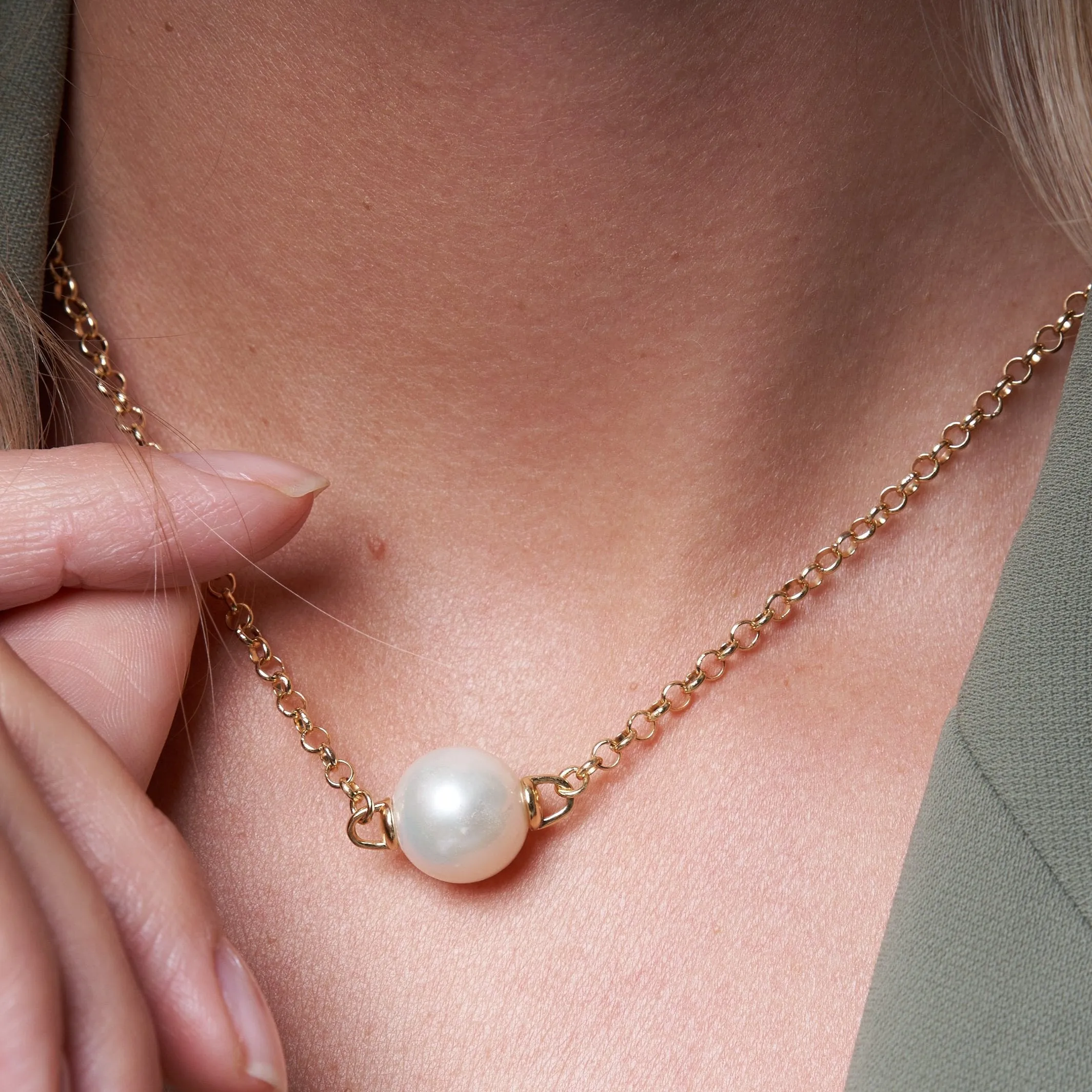 Credo large cultured freshwater pearl pendant on gold cable chain