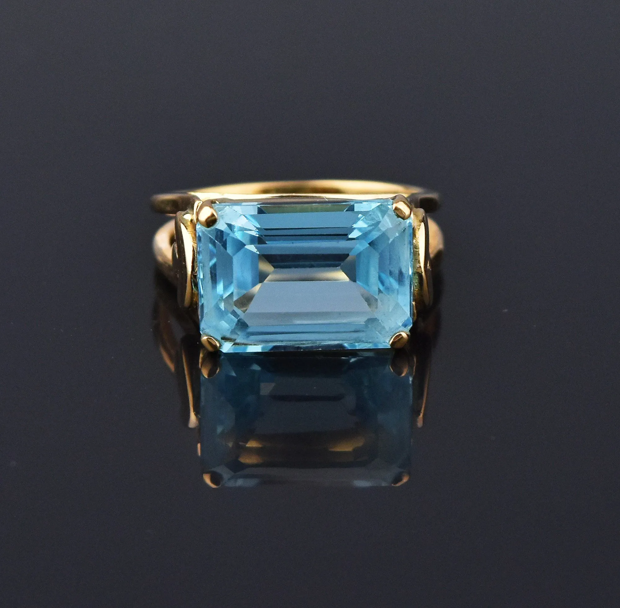 Heavy Vintage 18K Gold Blue Topaz Ring