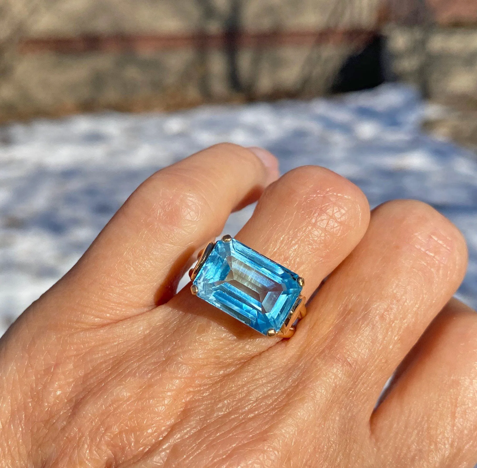 Heavy Vintage 18K Gold Blue Topaz Ring