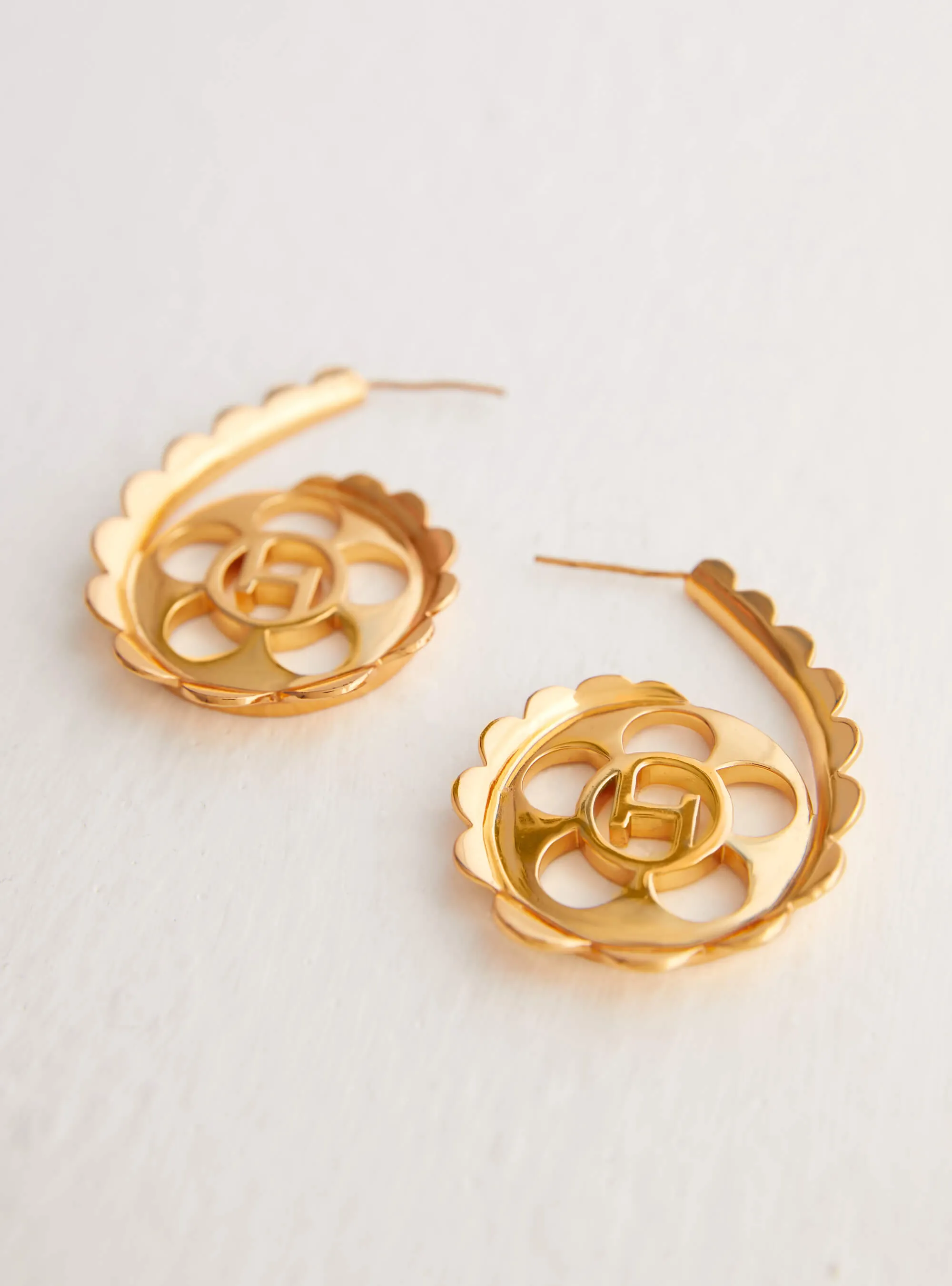 OH Poppi Scallop Hoop Earrings