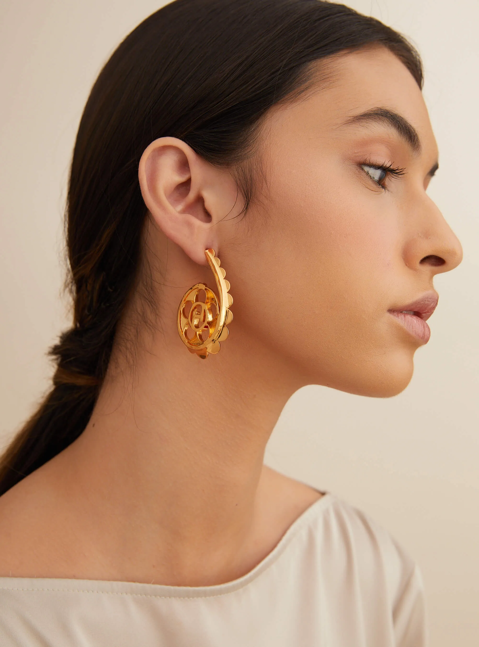 OH Poppi Scallop Hoop Earrings