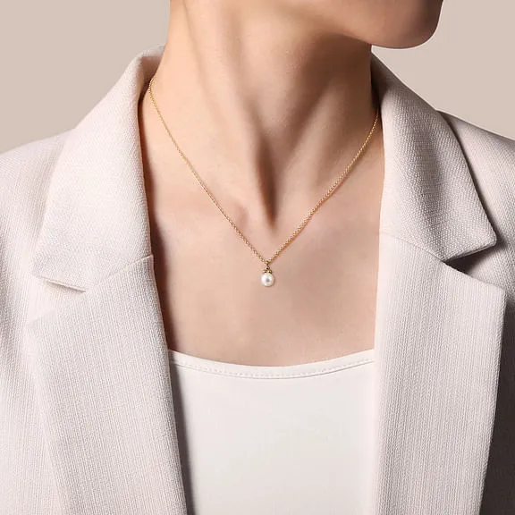 Pearl Pendant Necklace in 14K Yellow Gold